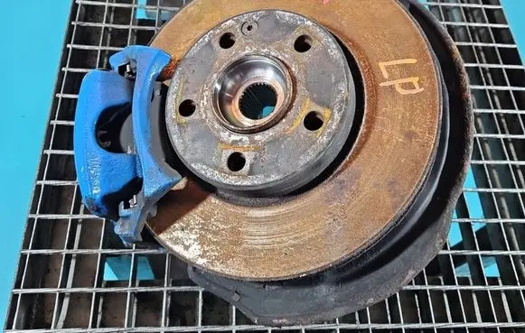 Front wheel hub spindle knuckle