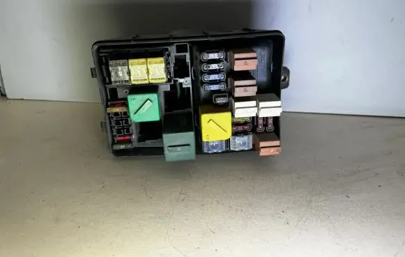 Ford Mondeo MK II Fuse box set 93BG14411AC 93BG14411 71541015