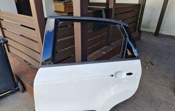 Fiat 500L Rear door