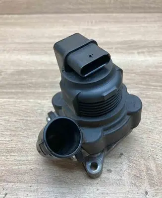 Volkswagen PASSAT B7 EGR valve 06K131097L 70151066