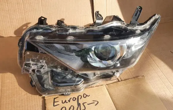Toyota Auris E180 Headlight/headlamp 8117002K30 90078096