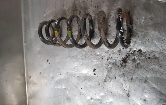 Toyota Avensis T250 Rear coil spring