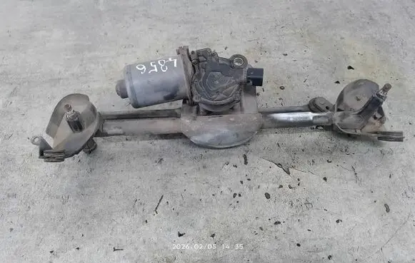 Toyota Yaris Front wiper linkage 