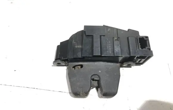 Peugeot 308 Loading door lock 9671153780