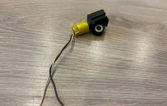 Mercedes-Benz C W204 Airbag deployment crash/impact sensor A1729056000 1729056000