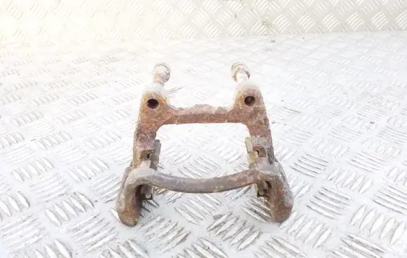 Volkswagen PASSAT B6 Brake caliper pad carrier rear 