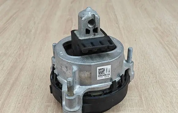 BMW 5 G30 G31 G38 Engine mount bracket 6860496