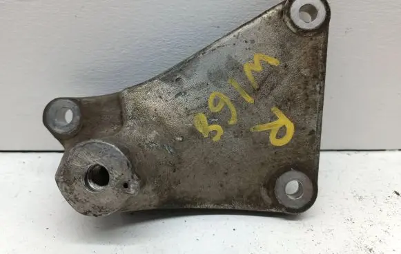 Mercedes-Benz A W168 Engine mounting bracket A6082230104