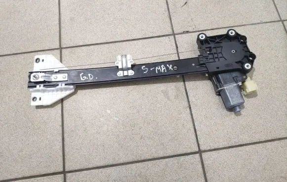 Rear window lifting mechanism without motor