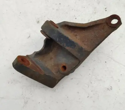 Peugeot 406 Engine mounting bracket