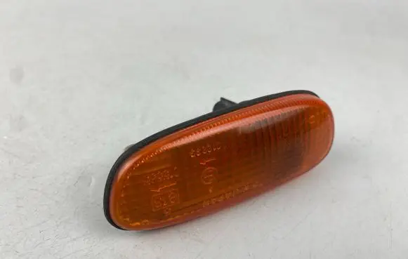 Subaru Impreza I Front fender indicator light OEW2175