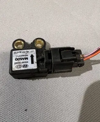 Hyundai Tucson JM Airbag deployment crash/impact sensor 956902E500 RBH0023711
