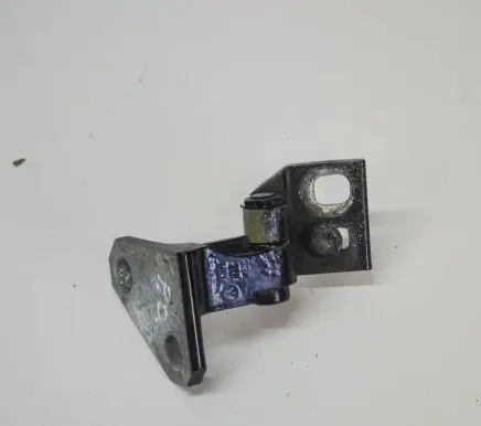 Volkswagen Golf V Front door upper hinge 1K0831402