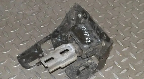 Peugeot 2008 I Engine mount bracket 9807450680
