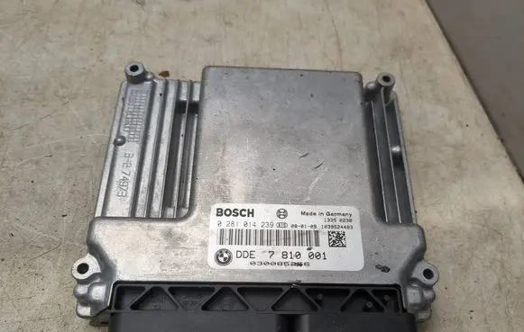 BMW 3 E90 E91 Engine control unit/module 0281014239 030085256 7810001