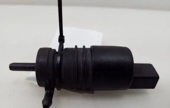 BMW 3 E46 Windscreen/windshield washer pump 8362154