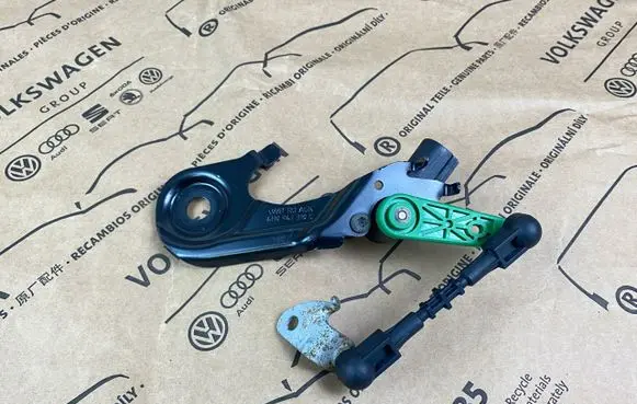 Audi A8 S8 D4 4H Headlight/headlamp level sensor 4H0941310C