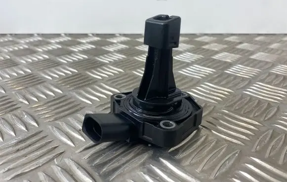 Volkswagen Golf VII Oil level sensor 04L907660C