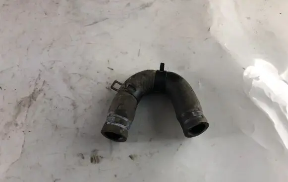 KIA Sorento Engine coolant pipe/hose