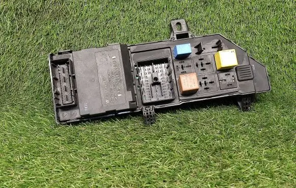 Opel Vectra C Power management control unit 13181983 13181983KA 13199492