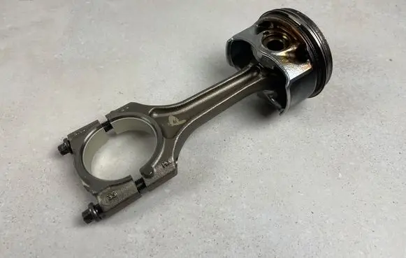 Volkswagen Golf VII Piston with connecting rod 06H198401D 06K107065F