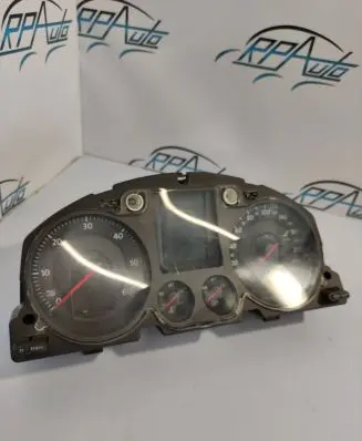 Volkswagen PASSAT B6 Speedometer (instrument cluster) 3C0920871E V0002000
