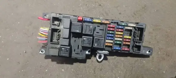 Volvo V70 Fuse module 8678449