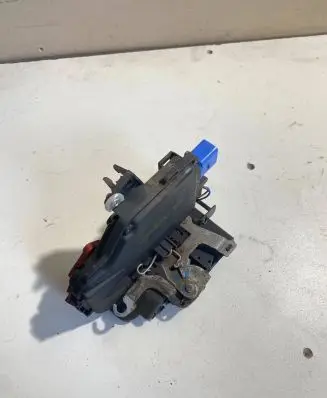 Volkswagen Golf V Rear door lock 7L0839016D