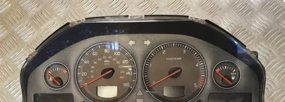 Volvo V70 Speedometer (instrument cluster) 8691648
