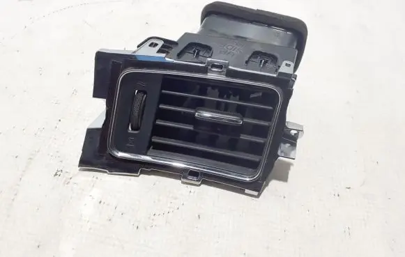 Nissan Pulsar Dashboard side air vent grill/cover trim 687613ZL0A