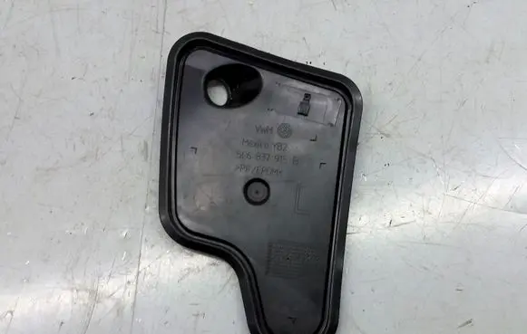 Volkswagen Jetta VI Other interior part 5C6837915B