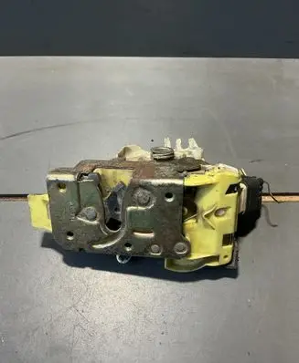 Ford Focus Front door lock XS41A21813CE