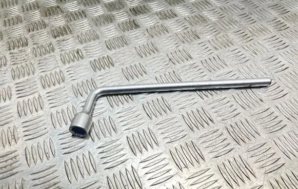 Mercedes-Benz B W245 Wheel nut wrench A2215810001