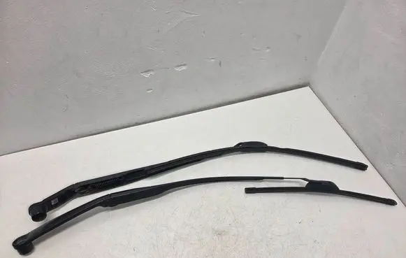 Hyundai i30 Front wiper blade arm 