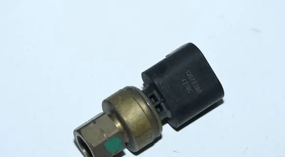 Opel Adam Fuel pressure sensor 13579380