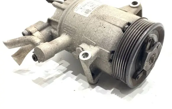 Volkswagen PASSAT B7 Air conditioning (A/C) compressor (pump) 5K0820803A
