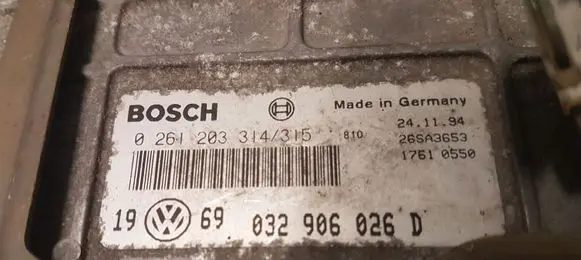 Volkswagen Golf III Engine control unit/module 032906026D 0261203314
