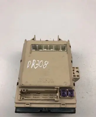 Toyota Yaris Fuse box set PPT20GF10