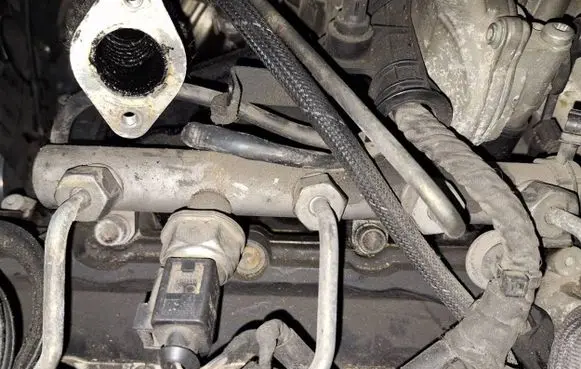Audi Q7 4L Fuel main line pipe