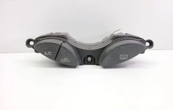 Ford Focus Windscreen/window heater switch 98AG19A945BF 070499