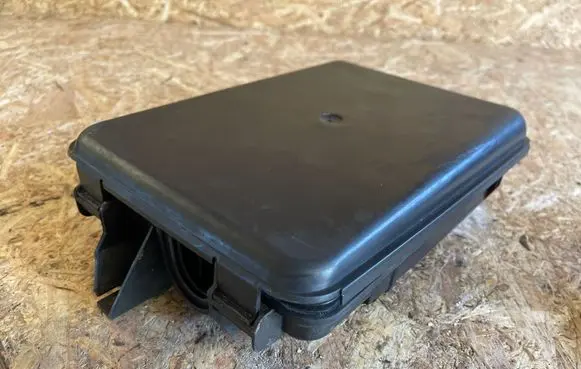 Audi A6 S6 C5 4B Fuse box cover 8D0927355A