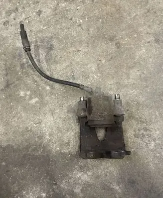 Volkswagen Golf VI Front brake caliper