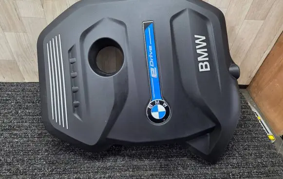 BMW 3 F30 F35 F31 Engine cover (trim) 8604836 11128604836 16208310