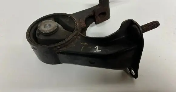 Toyota Avensis T250 Engine mount bracket 123710R010
