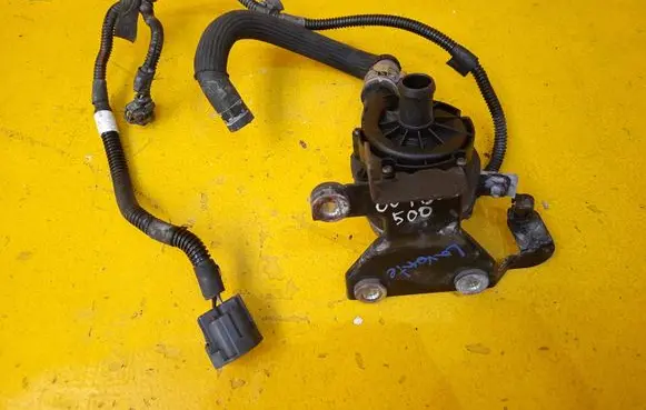 Maserati Levante Water pump 670005347