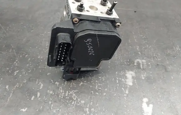 Volkswagen PASSAT B5.5 ABS Pump 8E0614111T 0265202401
