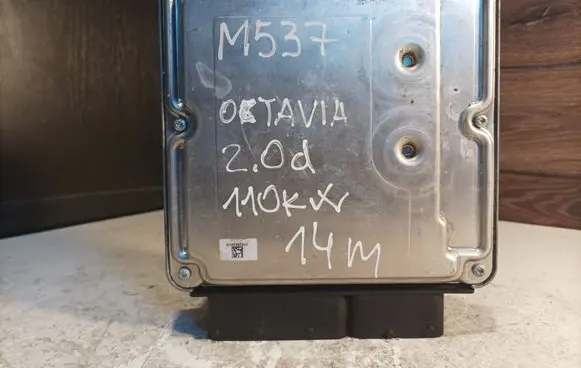 Skoda Octavia Mk3 (5E) Engine control unit/module 0281018498 1039S57281
