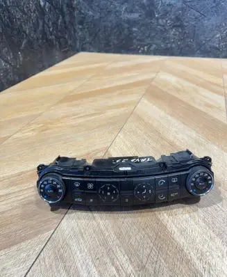Mercedes-Benz E W211 Climate control unit 2118300385 00114903