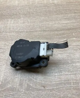 Mercedes-Benz S W220 Air flap motor/actuator 38236 EAM501