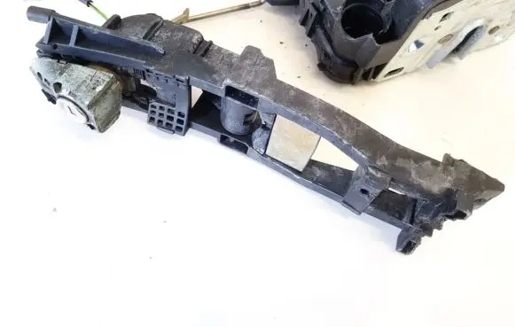 Mercedes-Benz C W203 Front door lock (next to the handle) 